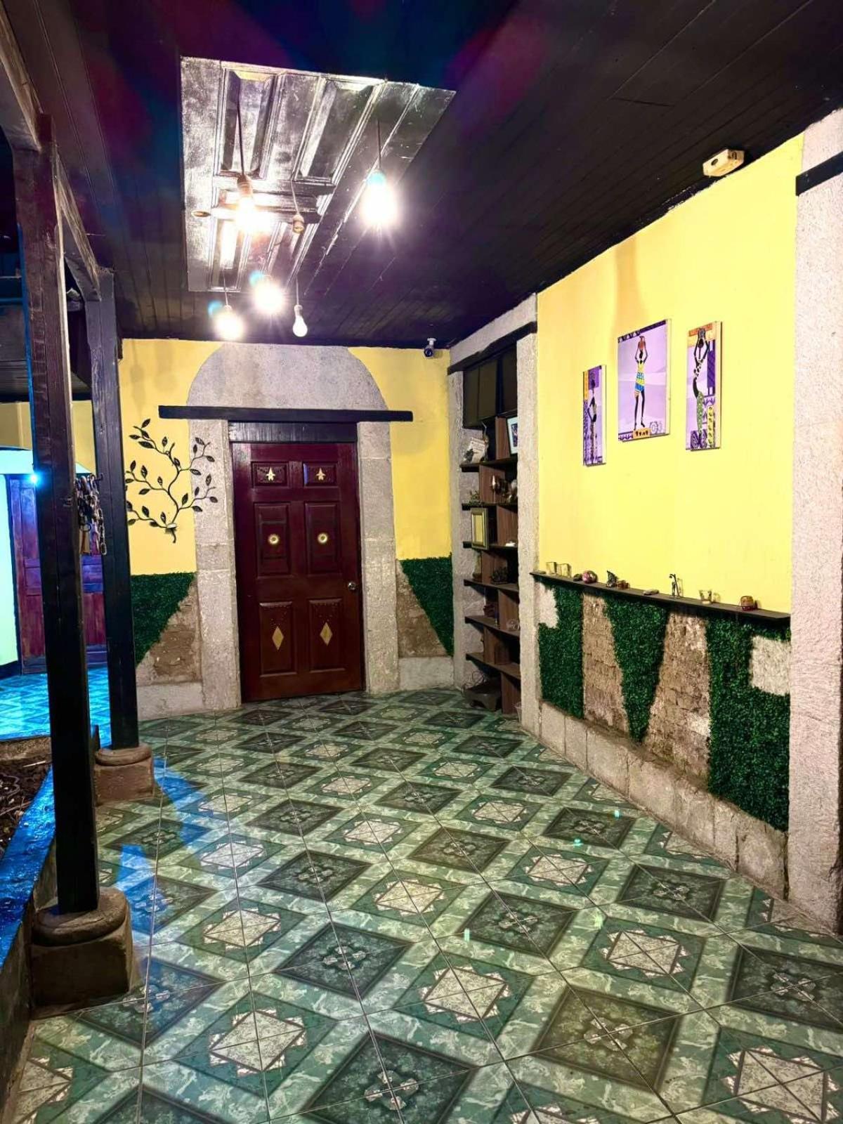 C&M Exclusive Private Rooms Quetzaltenango Eksteriør billede